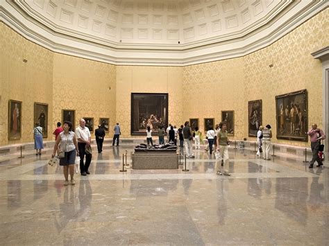  「Museo del Prado」: スペインの芸術史を凝縮した壮麗な画集！